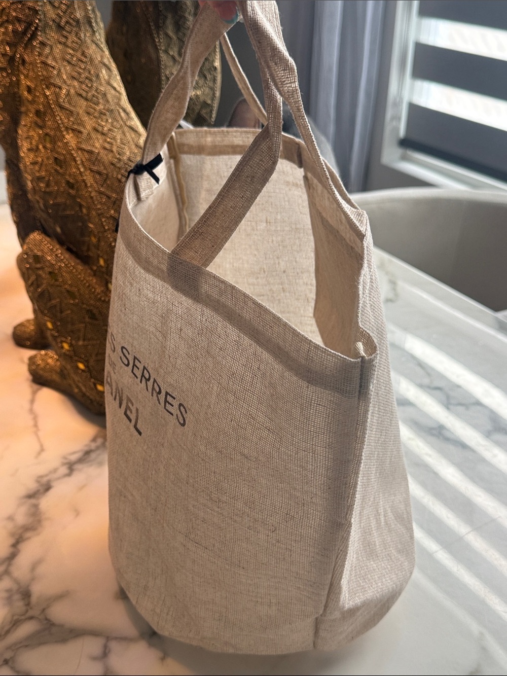 CHANEL Beauty Natural Beige Canvas 'Dans Les Serres' Tote with Logo Charm/Rattan - Picture 5 of 8